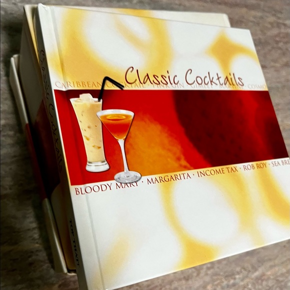 NIB Top that! Classic Cocktails shaker set with book - Picture 11 of 16